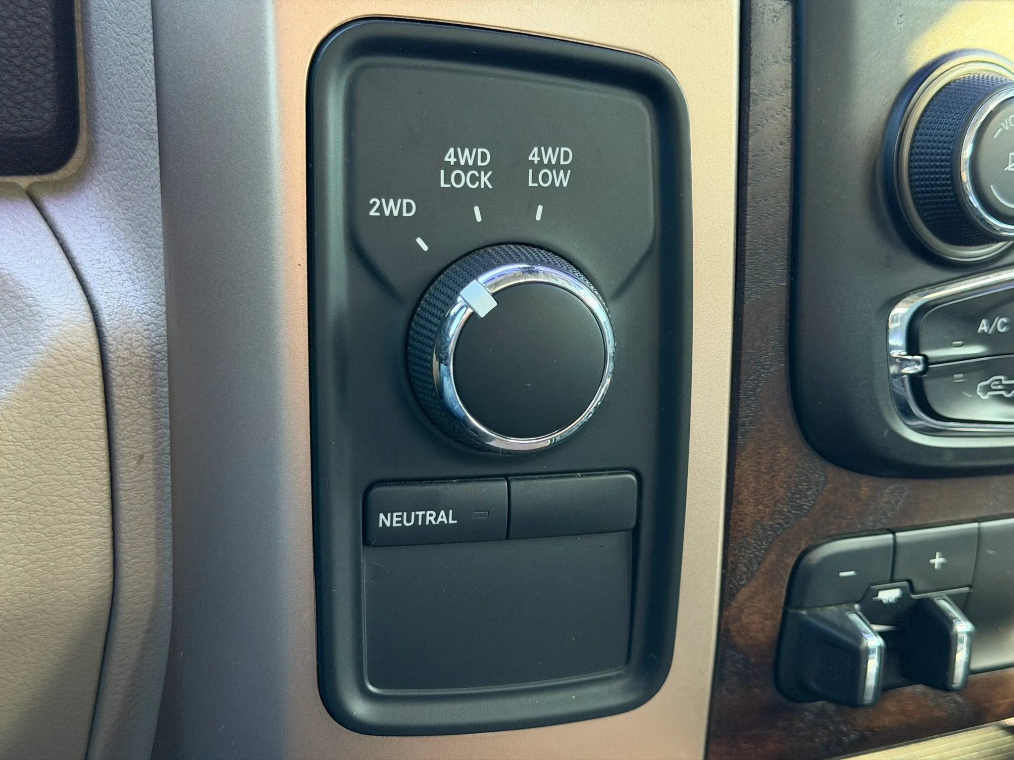 Used 2014 RAM 3500 Laramie Longhorn AWD/4WD image 32