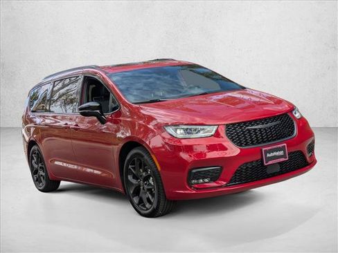 New 2026 Chrysler Pacifica Limited w/ S Appearance Package FWD image 8
