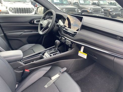New 2026 Jeep Compass Latitude AWD/4WD image 10