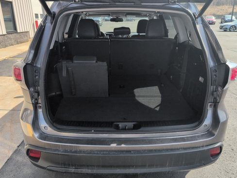 Used 2015 Toyota Highlander XLE image 13