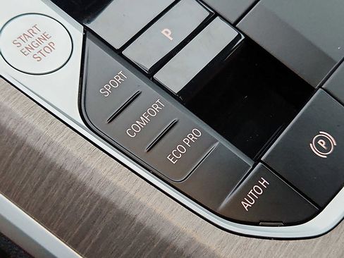 Used 2025 BMW 330i xDrive Sedan w/ Convenience Package image 25