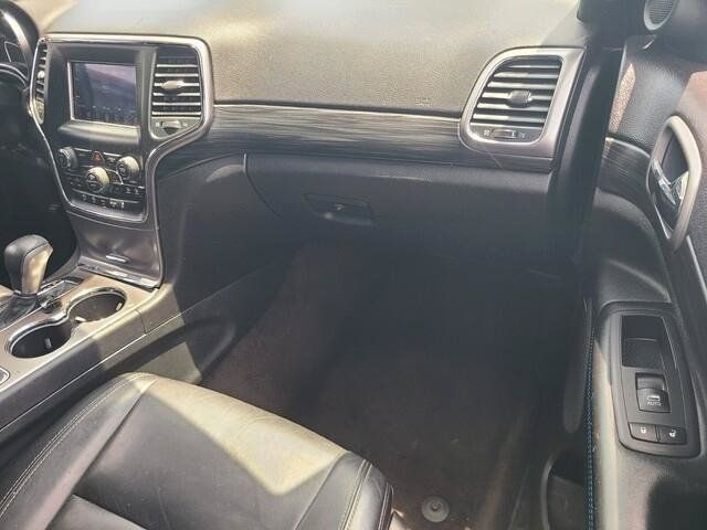 Used 2019 Jeep Grand Cherokee Laredo AWD/4WD image 12