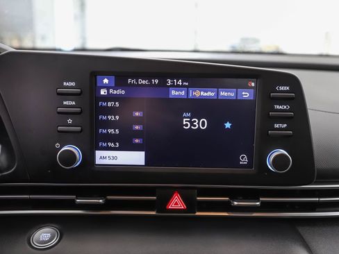 Used 2022 Hyundai Elantra SEL w/ Preferred Accessory Package image 16