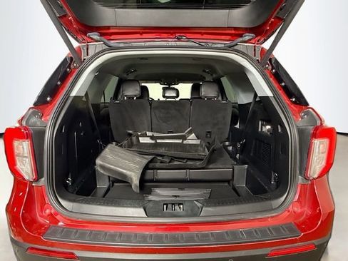 Certified 2022 Ford Explorer XLT w/ Equipment Group 202A image 25