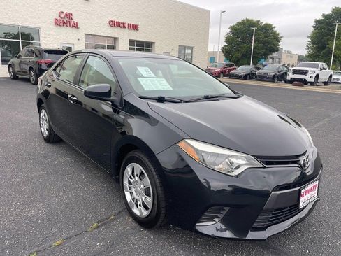 Used 2015 Toyota Corolla LE FWD image 2