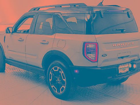 Certified 2024 Ford Bronco Sport Outer Banks w/ Tech Package AWD/4WD image 4