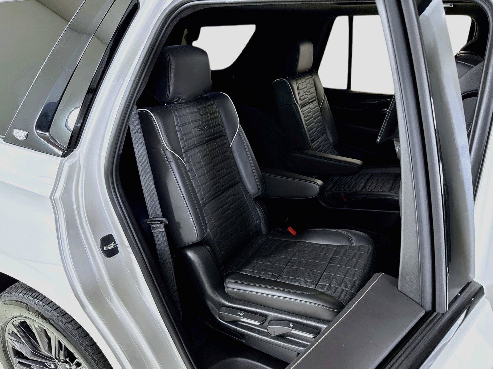 Used 2023 Cadillac Escalade V w/ LPO, ONYX Package AWD/4WD image 31