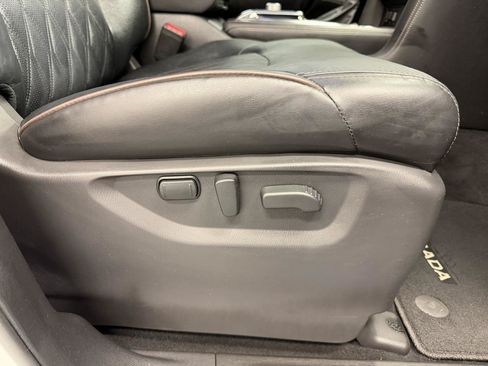 Used 2021 Nissan Armada Platinum w/ Captain's Chairs Package RWD image 17