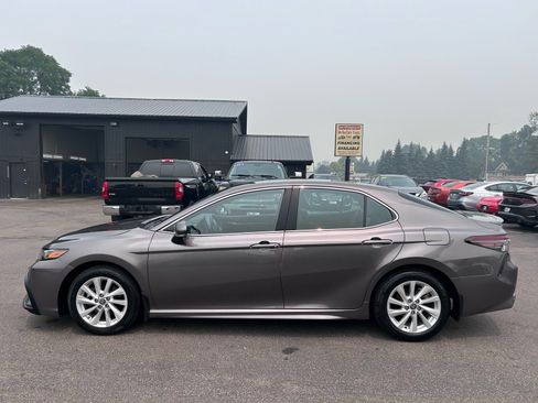 Used 2024 Toyota Camry SE FWD image 6