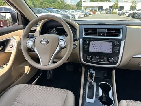 Used 2018 Nissan Altima 2.5 SV w/ 2.5 SV Technology Package FWD image 16