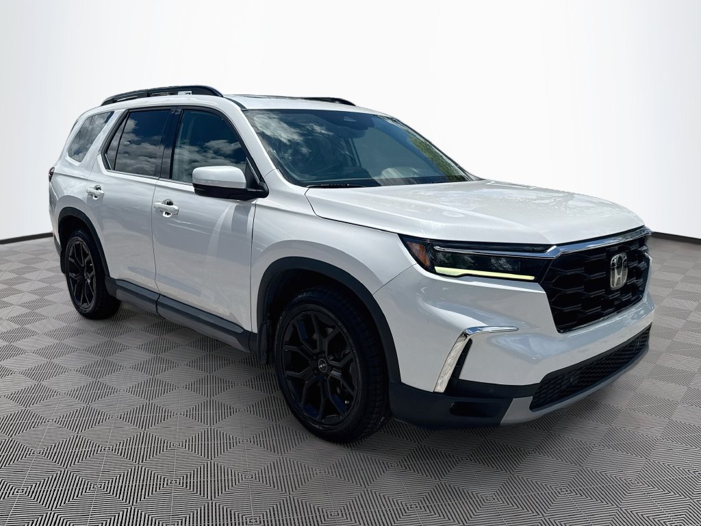 Used 2025 Honda Pilot Touring image 4