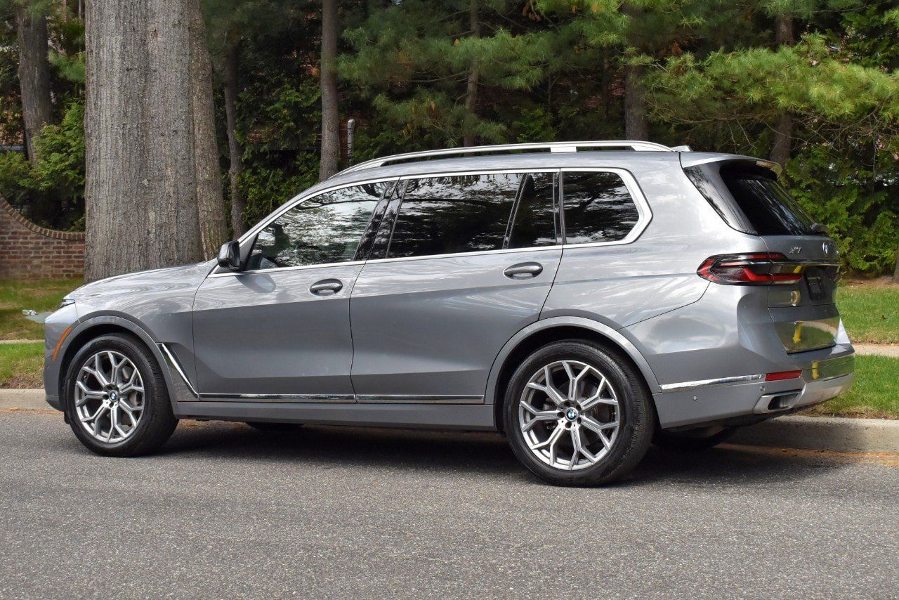 Used 2025 BMW X7 xDrive40i AWD/4WD image 5