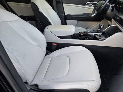 Used 2023 Kia Sportage EX image 12
