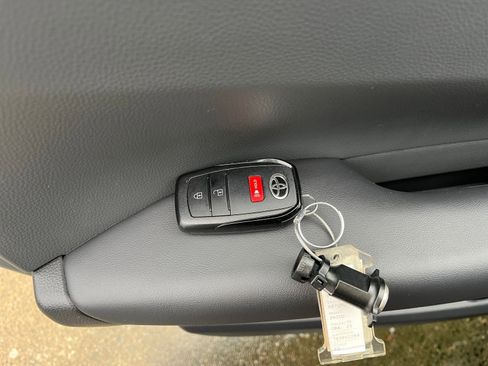 Used 2025 Toyota Prius LE image 22