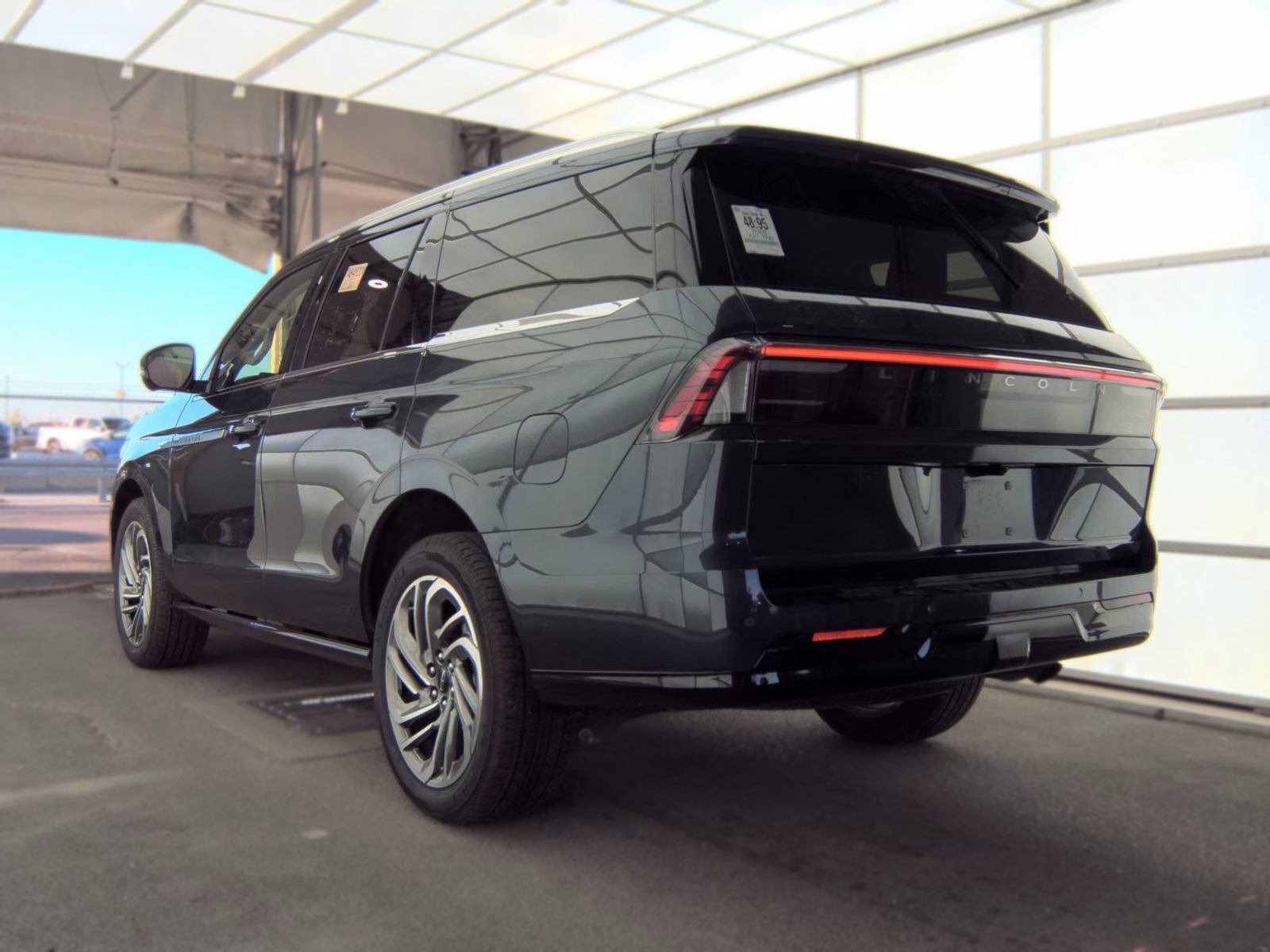 Used 2026 Lincoln Navigator Reserve AWD/4WD image 6