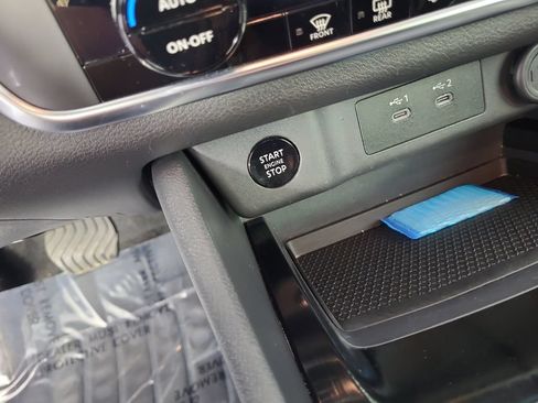 Used 2025 Nissan Rogue SV FWD image 14