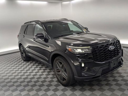 Used 2025 Ford Explorer ST image 8
