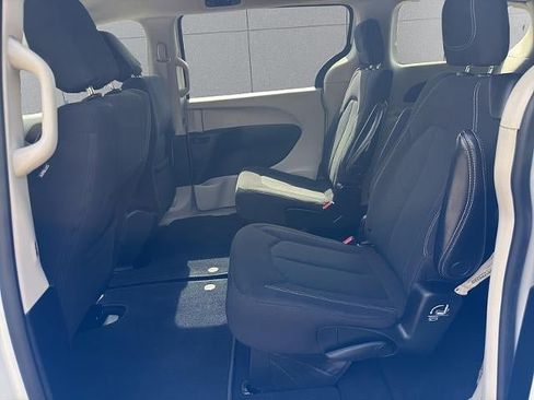 Used 2022 Chrysler Voyager LX FWD image 21