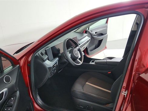 Used 2025 Hyundai Sonata SEL FWD image 9
