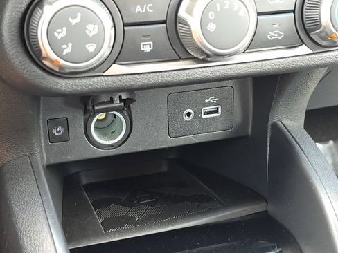 Used 2025 Nissan Versa SV FWD image 27