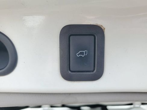 Used 2016 Toyota Highlander Plus FWD image 31