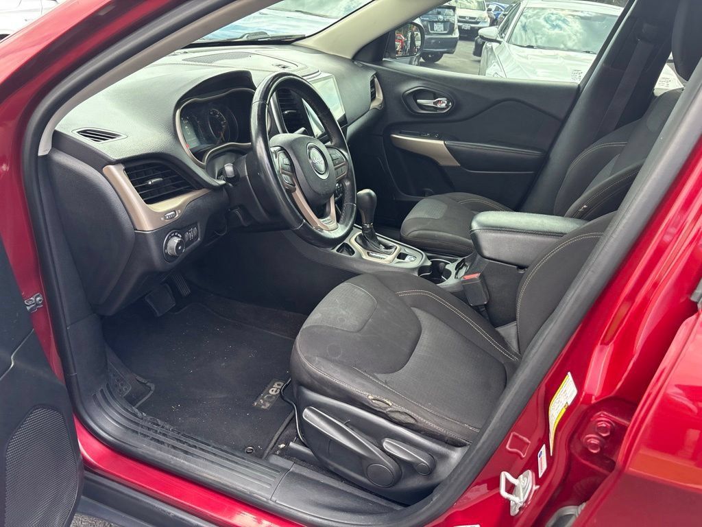 Used 2017 Jeep Cherokee Latitude FWD image 14