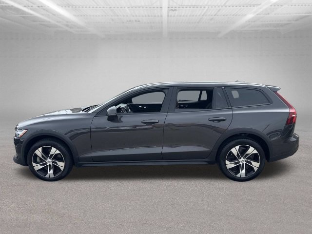 Used 2025 Volvo V60 B5 Cross Country Plus AWD/4WD image 13