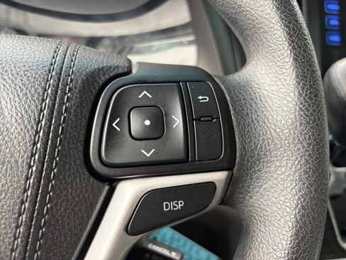 Used 2017 Toyota Sienna LE AWD/4WD image 30