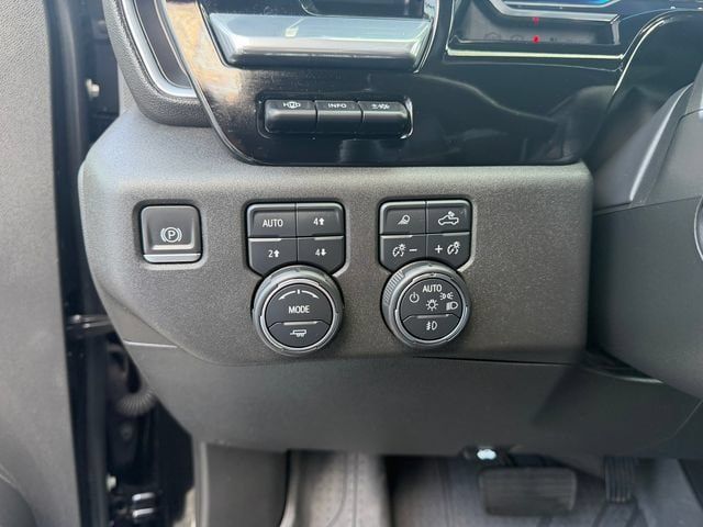 Used 2023 Chevrolet Silverado 1500 High Country w/ High Country Premium Package AWD/4WD image 23