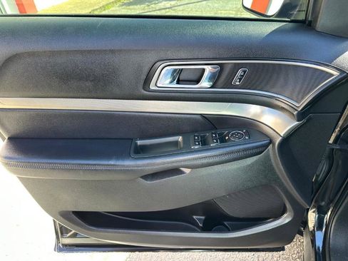 Used 2018 Ford Explorer XLT image 20