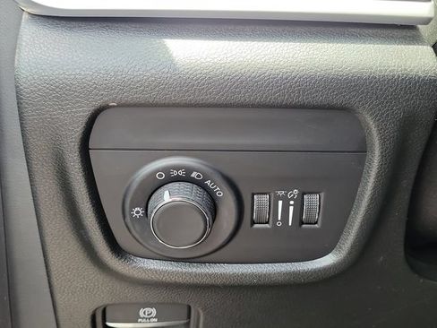 Used 2023 Jeep Grand Cherokee Laredo AWD/4WD image 13
