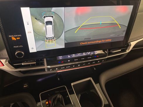 Used 2026 Toyota Sienna Platinum image 21