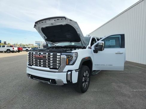 Used 2025 GMC Sierra 2500 Denali image 13