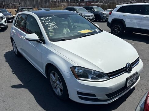 Used 2017 Volkswagen Golf Wolfsburg Edition FWD image 2