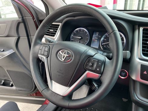 Used 2015 Toyota Highlander XLE AWD/4WD image 18