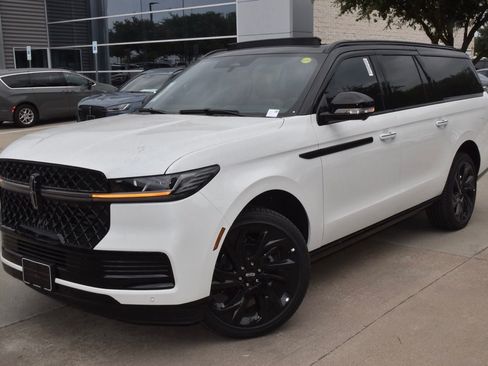 New 2026 Lincoln Navigator L Black Label AWD/4WD image 12
