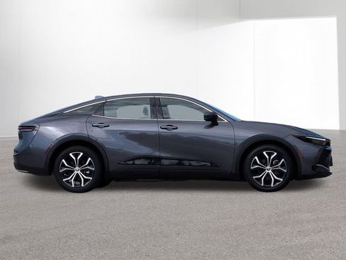 Used 2024 Toyota Crown Limited image 4