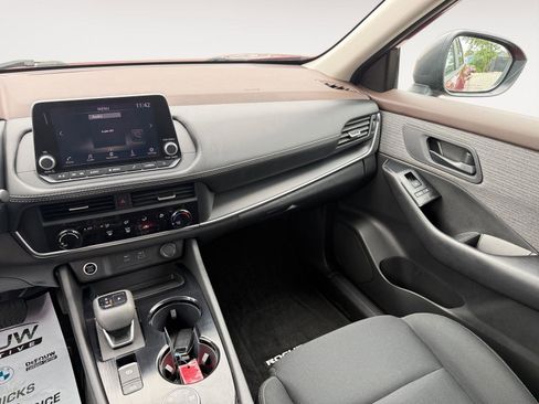 Used 2023 Nissan Rogue S AWD/4WD image 12