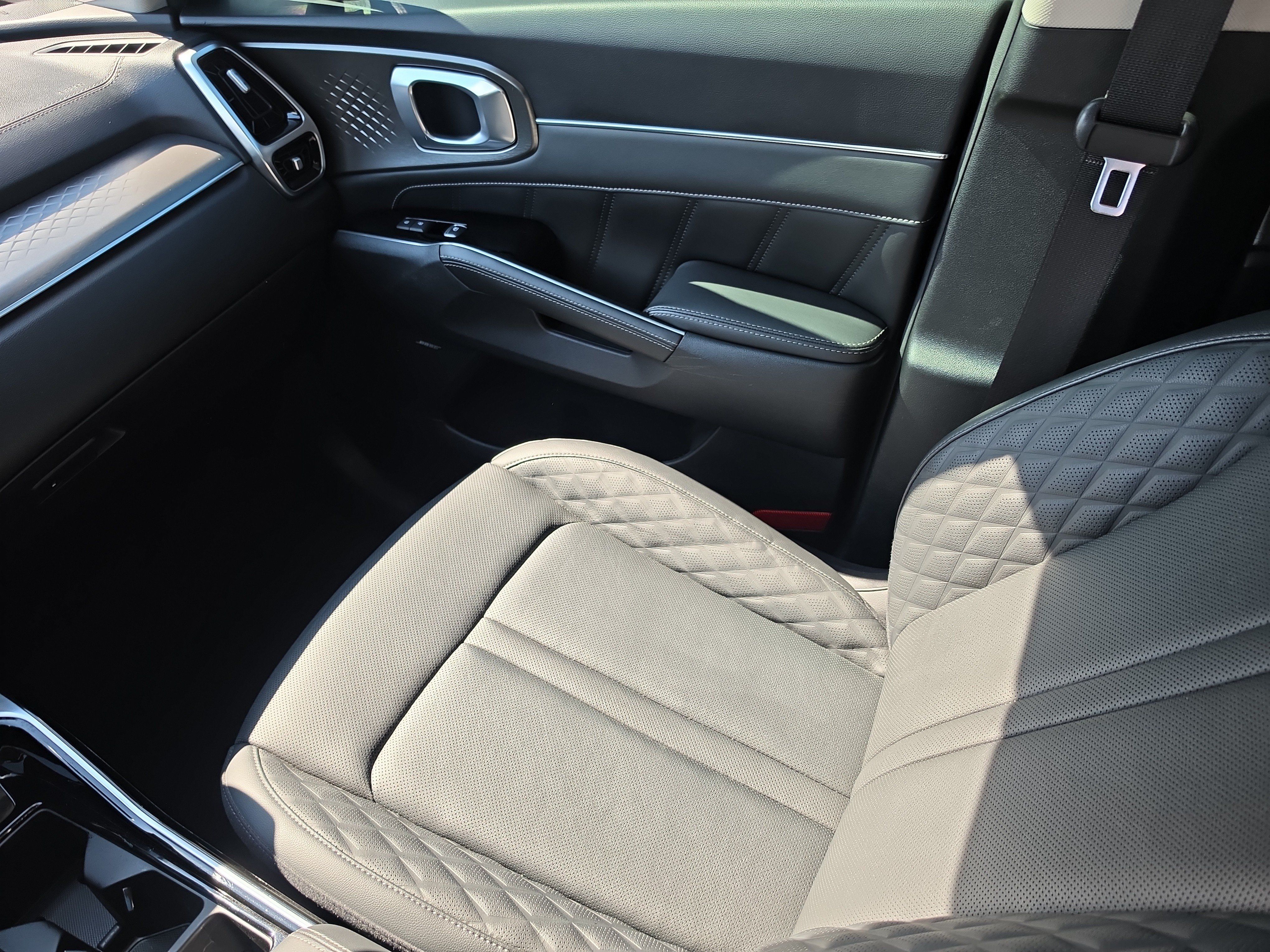 Certified 2022 Kia Sorento SX FWD image 16