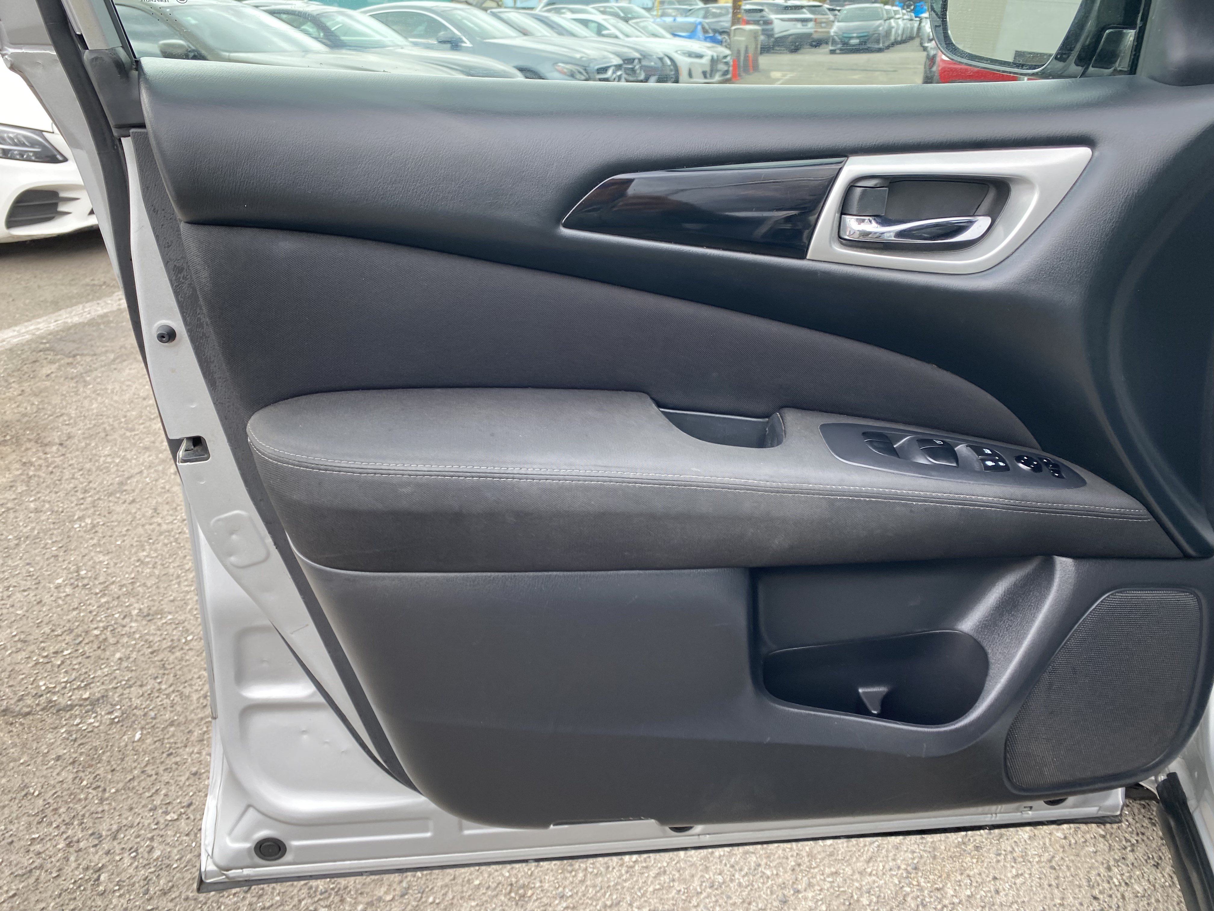 Used 2017 Nissan Pathfinder S FWD image 12