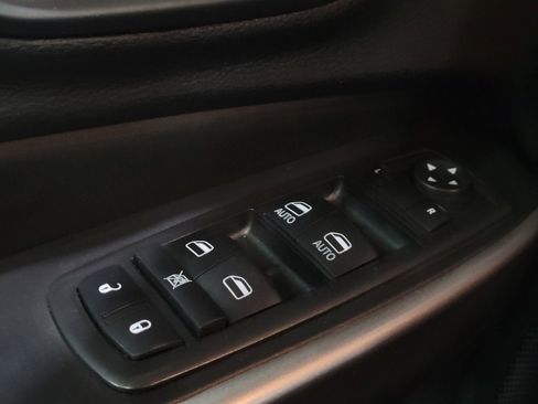 Used 2019 Jeep Cherokee Latitude Plus w/ Comfort/Convenience Group image 27