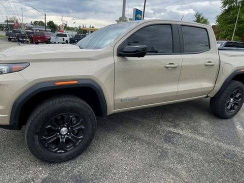 Used 2023 GMC Canyon Elevation w/ Convenience Package AWD/4WD image 6