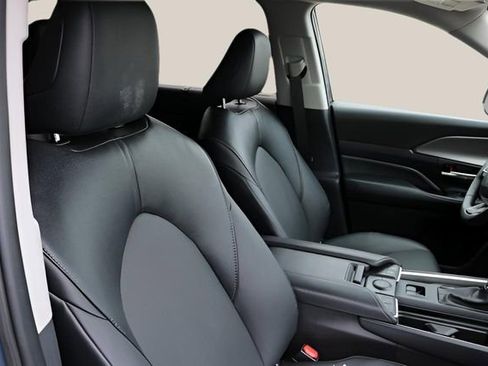 Used 2025 Toyota Grand Highlander XLE image 20