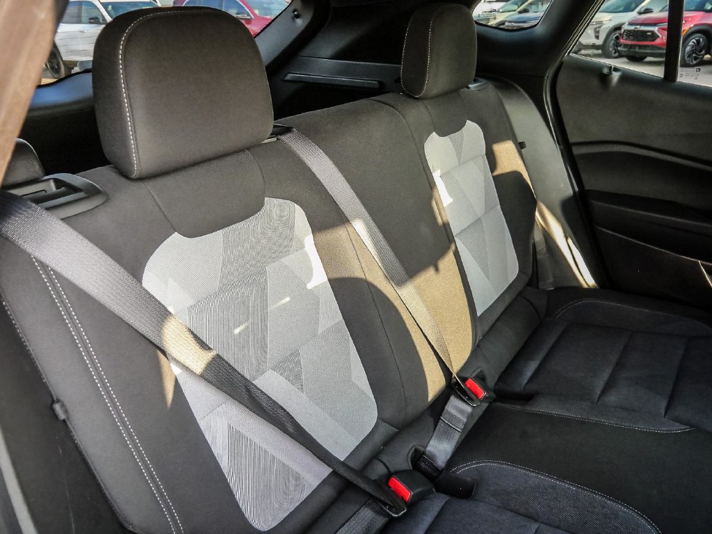 Used 2025 Chevrolet Trax RS w/ Sunroof Package FWD image 22