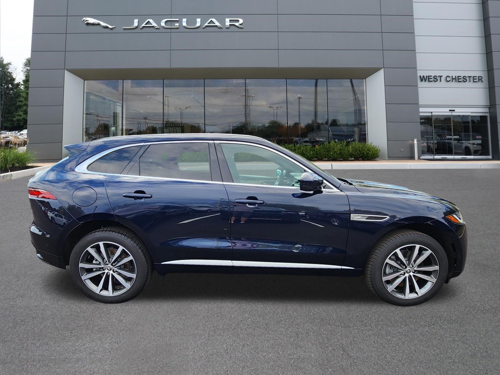 Certified 2026 Jaguar F-PACE R-Dynamic S AWD/4WD image 6
