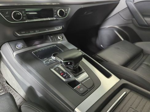 Used 2020 Audi Q5 2.0T Titanium Premium Plus w/ Premium Plus Package AWD/4WD image 19