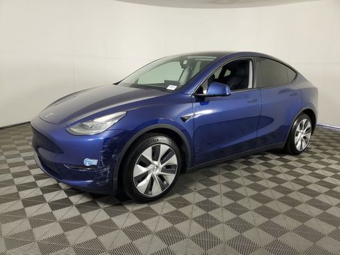Used 2021 Tesla Model Y Long Range image 8