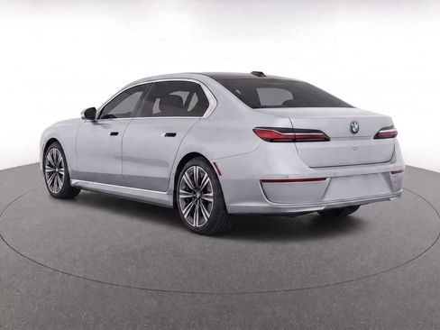 Used 2024 BMW i7 eDrive50 w/ Executive Package RWD image 5