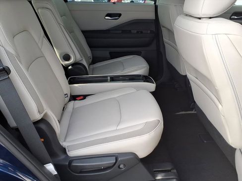 Certified 2025 Nissan Pathfinder SL w/ SL Premium Package image 13