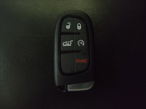 Used 2020 Jeep Cherokee Latitude Plus w/ Cold Weather Group image 32